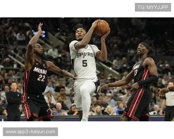 马刺轻取奇才豪取六连胜 团队篮球助力稳居西部第二 马刺轻取奇才豪取六连胜 团队篮球助力稳居西部第二